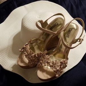 **SOLD**NWOT Carlos pink wedge sandals  sz 9.5